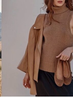 Vionic  Anita tan croc embossed suede Sz 7.5 like new